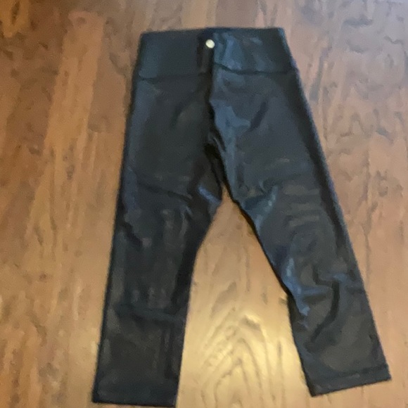 Lululemon Wunder Under capri leggings - Picture 2 of 3